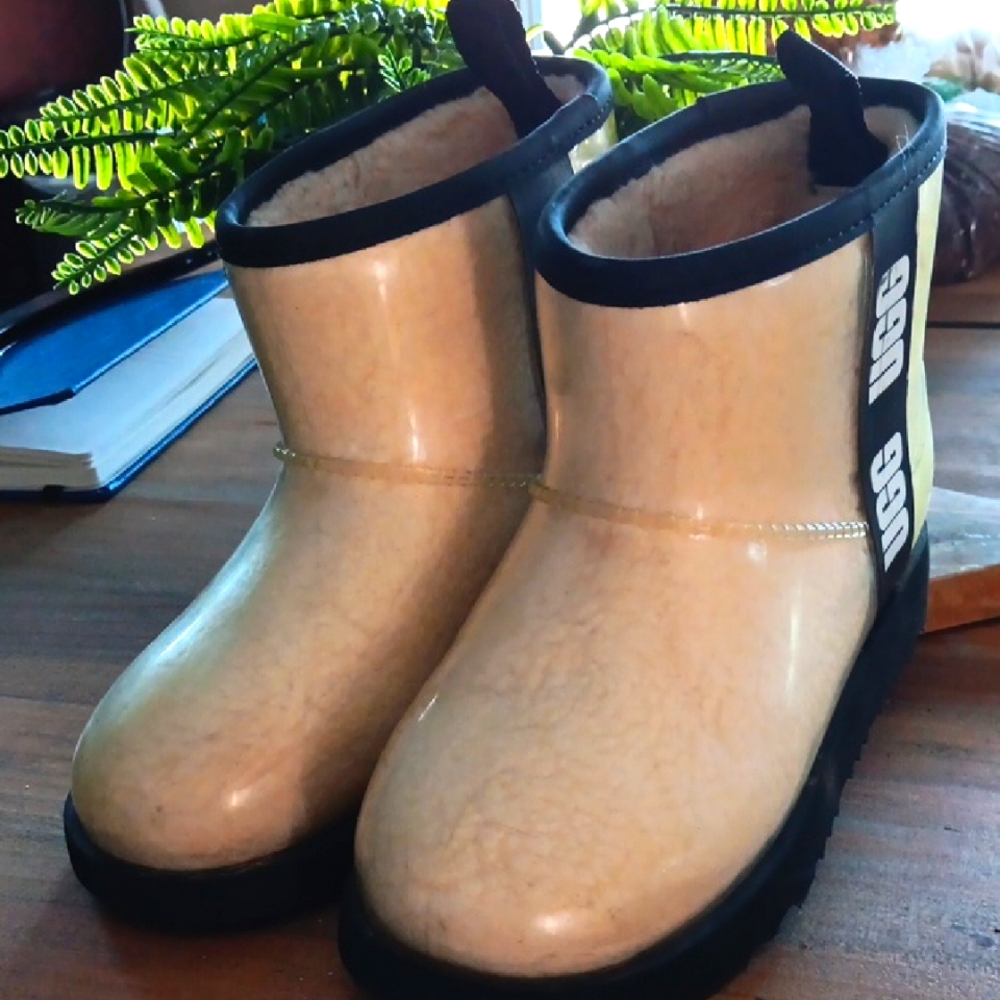 UGG Cream and Black Ankle Boots. SIze 2 (young girl)